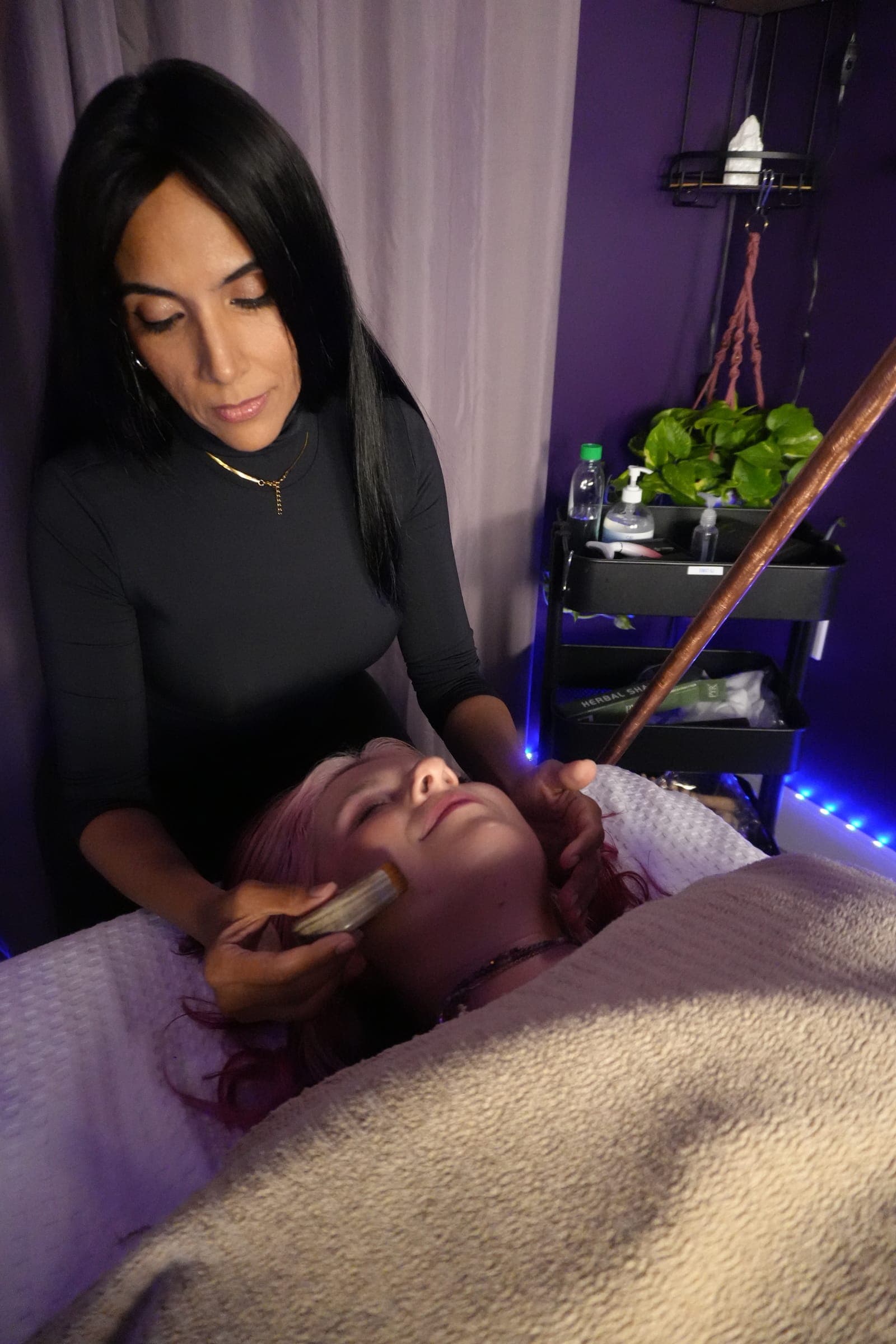 Ismat Hussain performing facial lymphatic work
